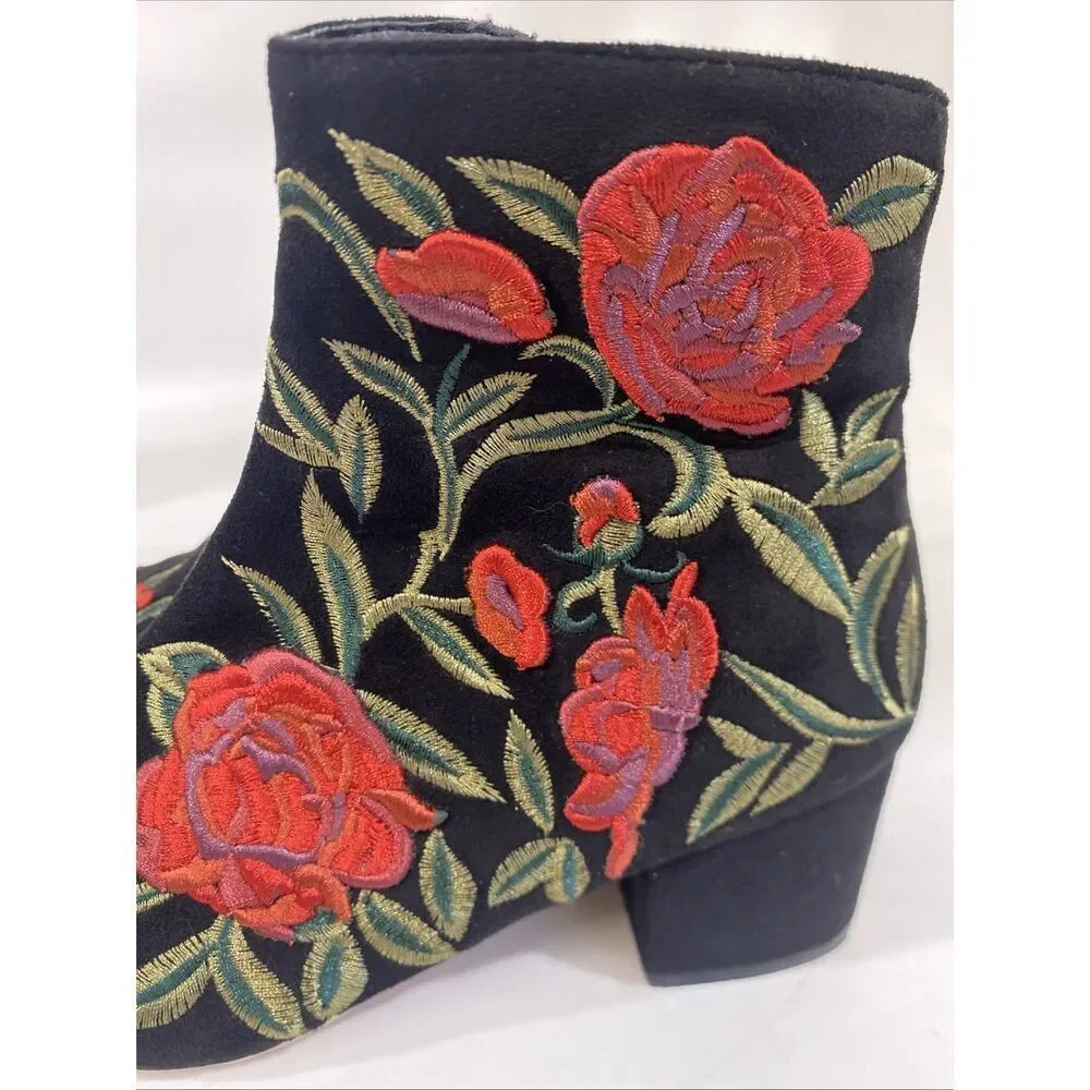 Comfortview Women's Sidney Bootie Embroidered Red Roses Black Velour Sz 7.5 Wide - Picture 13 of 14